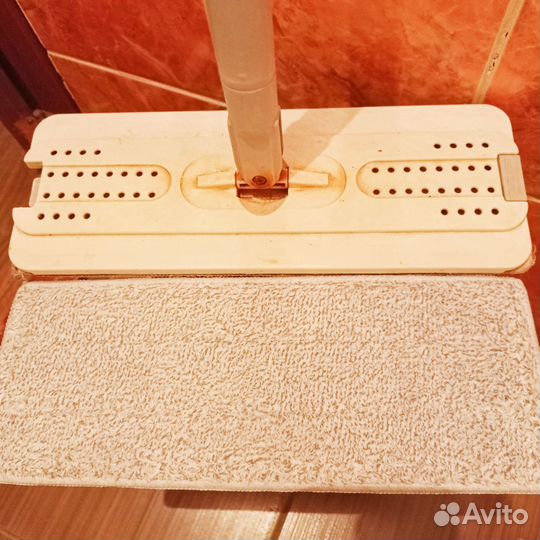 Швабра и ведро с отжимом