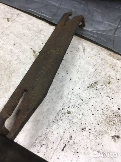 Планка разводки колодок правая