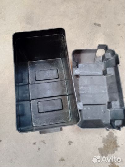 Аккумуляторный ящик в катер