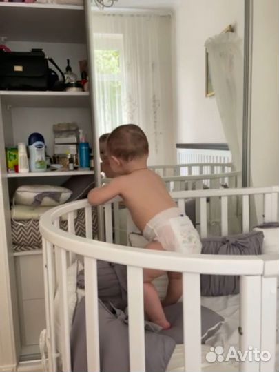 Детская кроватка с маятником овальная