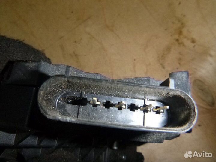 Замок двери задней левой ford focus III 2011