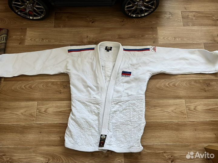 Самбовка. Борцовское кимоно с ремнем