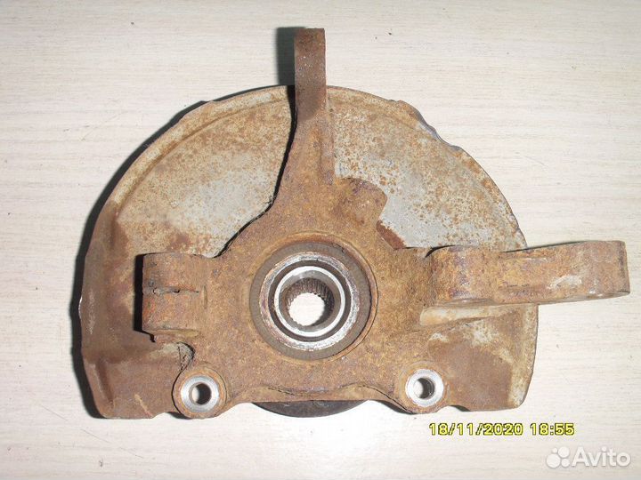 Кулак поворотный 3870A011 Mitsubishi Lancer 10