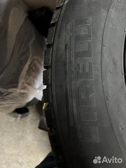 Pirelli Ice Zero 2 235/65 R17