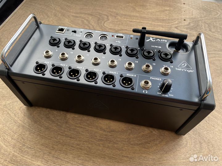 Микшерный пульт behringer xr16 (xair)