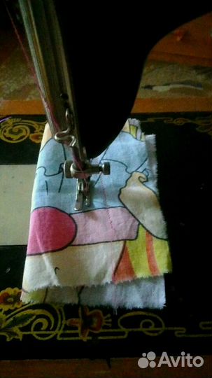 Продам электрическую швейную машину