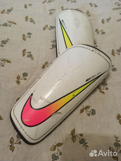 Щитки футбольные 