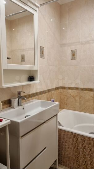 2-к. квартира, 76 м², 3/18 эт.