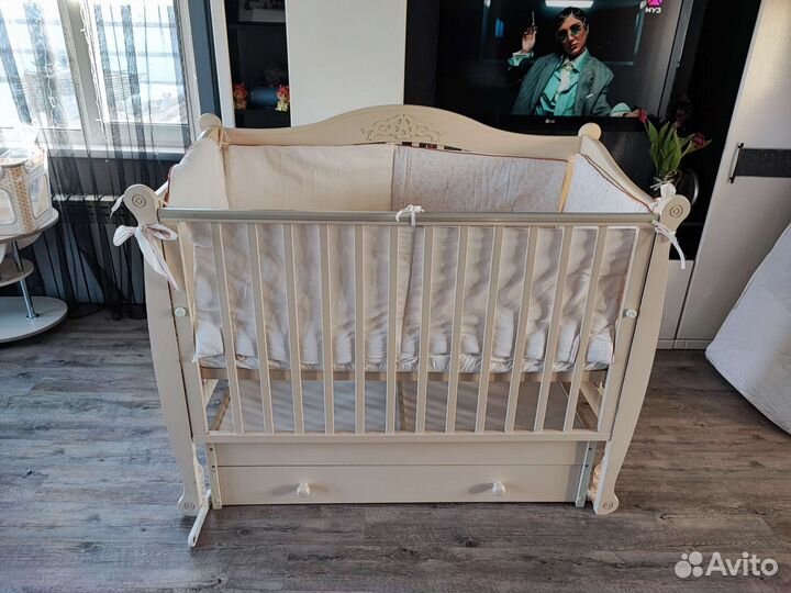 Кроватка-маятник с ящиком Гандылян