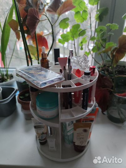 Вращающаяся подставка для косметики