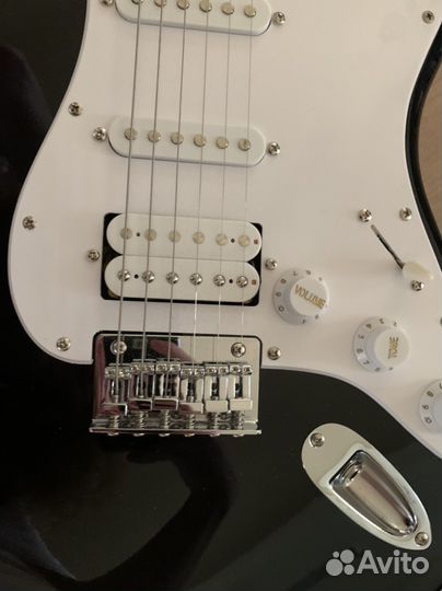 Гитара Fender Squier +комбоусилитель fender 10G