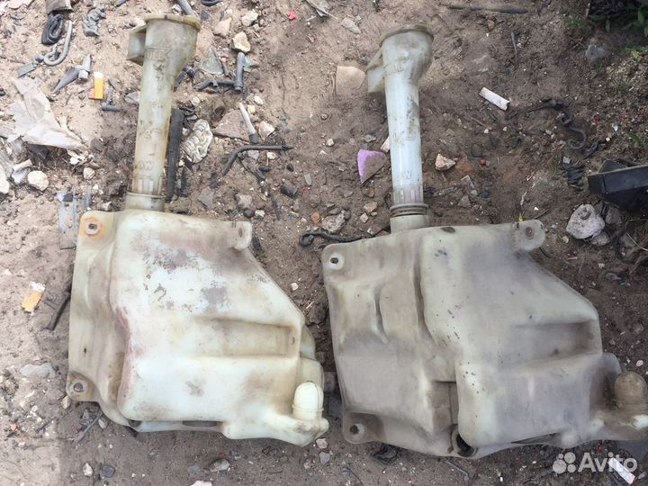 Бачок омывателя передний Mazda 626 GE 91-97