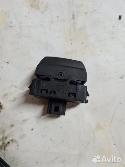 Кнопка обогрева заднего стекла Renault Dokker