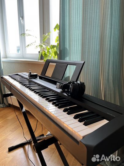 Цифровое пианино yamaha P-45B с подставкой