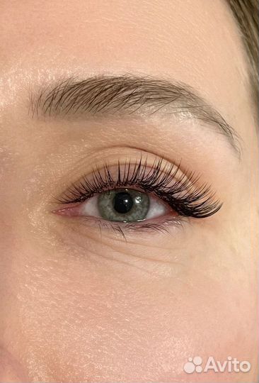 Модель на наращивание ресниц