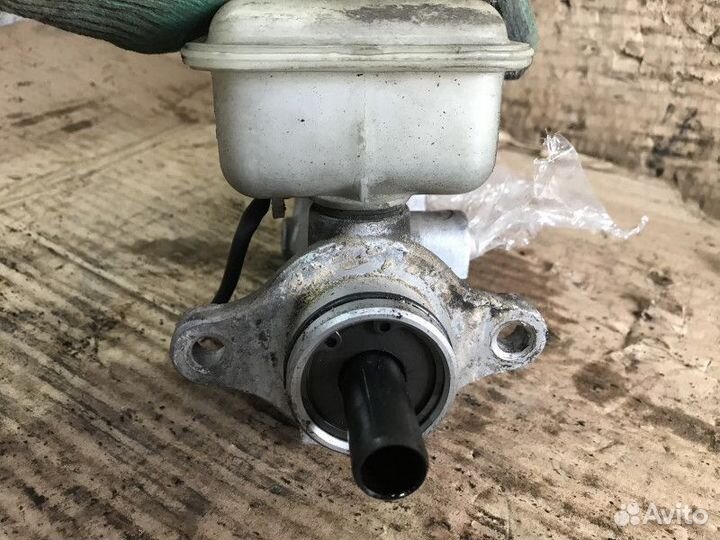 Цилиндр тормозной главный Hyundai Grand Starex