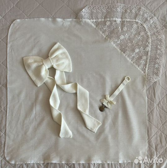 Уголок, бант и держатель для соски