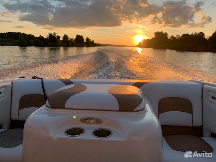 Прогулка на катере, аренда катера с капитаном