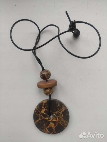 Подвеска на кожаном шнуре