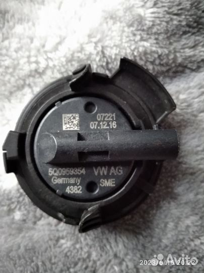 Датчик удара 5Q0959354