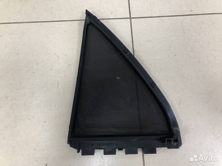 Стекло двери задней правой форточка Toyota Corolla