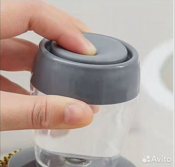 Щетка для посуды с дозатором