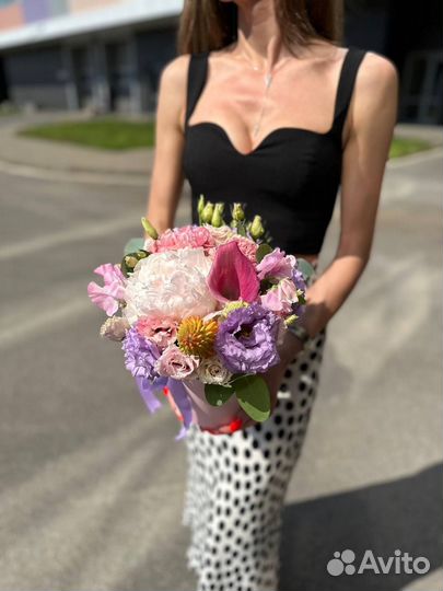 Живые цветы / композиции в шляпной коробке