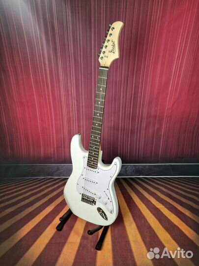 Прокат белой электрогитары Стратокастер