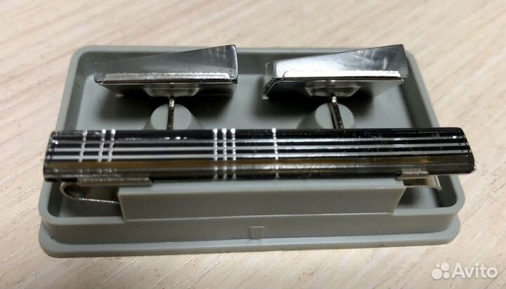 Набор. Запонки и зажим для галстука