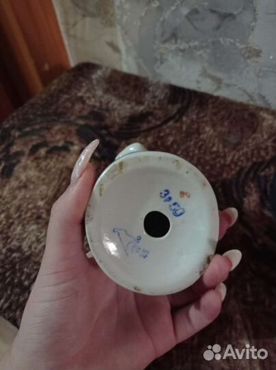 Статуэтка фарфоровая