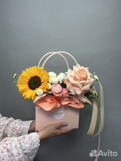 Композиции в сумочке подсолнухи доставка цветов
