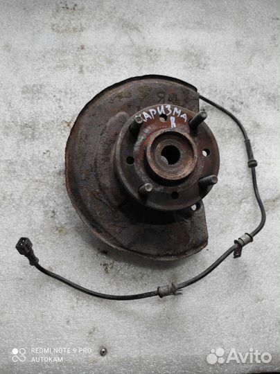 Кулак поворотный правый Mitsubishi Carisma