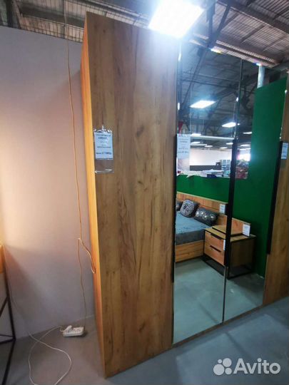 Шкаф двустворчатый