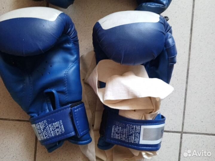 Боксерские перчатки и шлем комплект