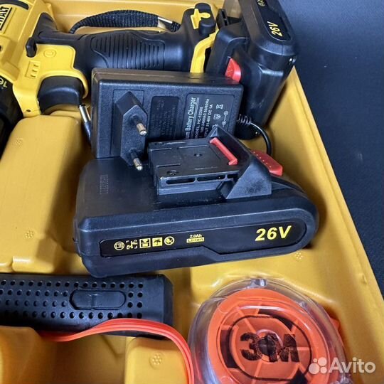 Шуруповерт Dewalt 26v с набором