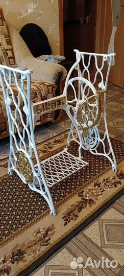 Singer бело-золотая