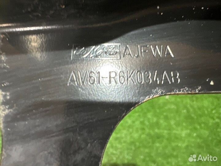 Кронштейн акб Ford Focus 3 седан 2.0L duratec DI