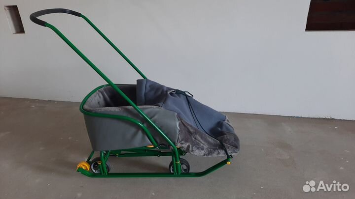 Санки с колесами и тёплым вкладышем