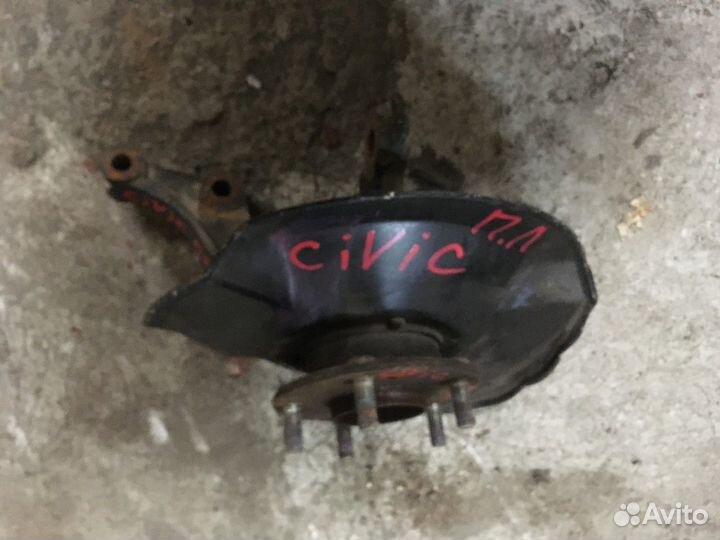 Кулак поворотный передний левый в сборе со ступиц