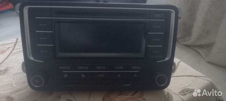 Штатная магнитола на volkswagen jetta 6