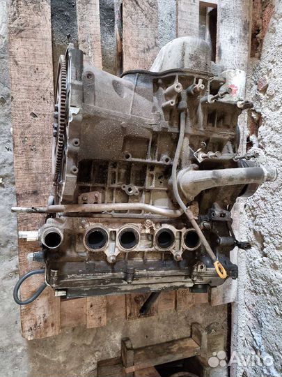 Двигатель 1az fse