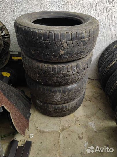 Bridgestone Blizzak LT 215/65 R16 98