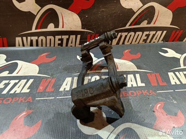 Скоба суппорта передняя Toyota Wish Xe10 минивэн