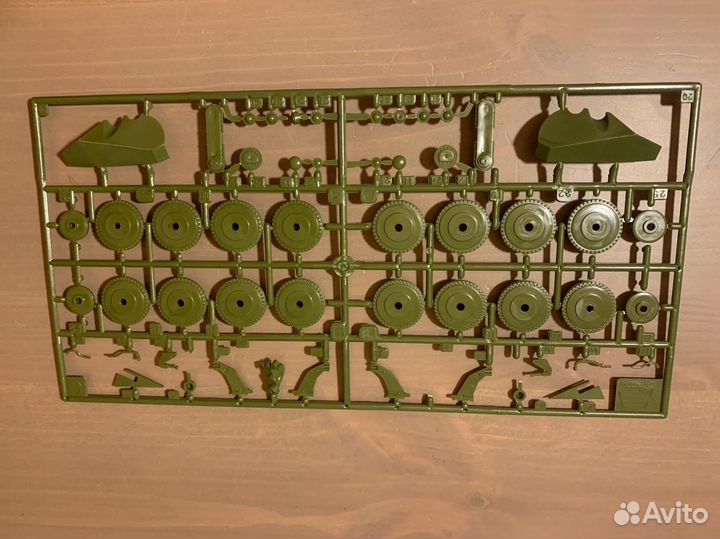 Модель танка бт-7 с экипажем и мет стволом Здезда