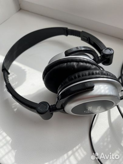 Проводные наушники