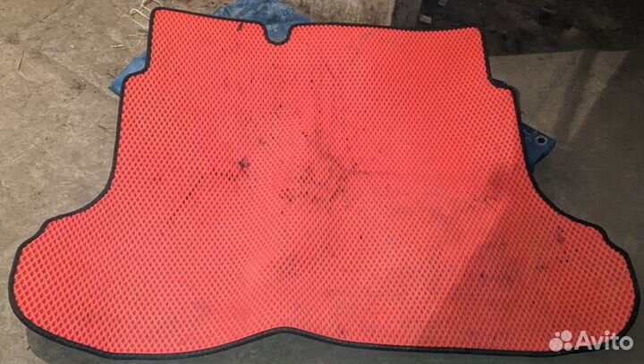 Коврик в багажник, термостат на весту