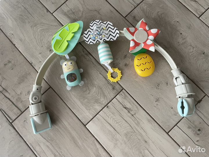 Дуга с игрушками taf toys