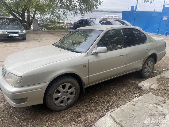 Toyota Camry 2.2 AT, 1996, битый, 550 000 км