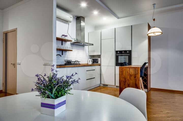 1-к. квартира, 102 м², 3/12 эт.