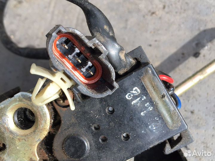 Замок двери Киа Рио 1